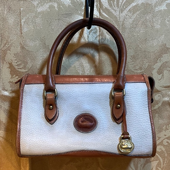 Dooney & Bourke cream and natural leather satchel.   B3Ca - Picture 1 of 8